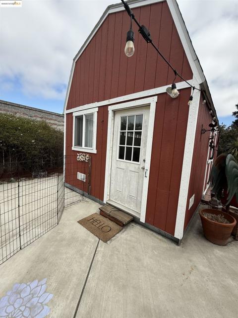 2821 Ponderosa Drive, Concord CA: https://media.crmls.org/mediaz/f05c38c1-f051-4a0e-b3aa-07c4f5de3df9.jpg