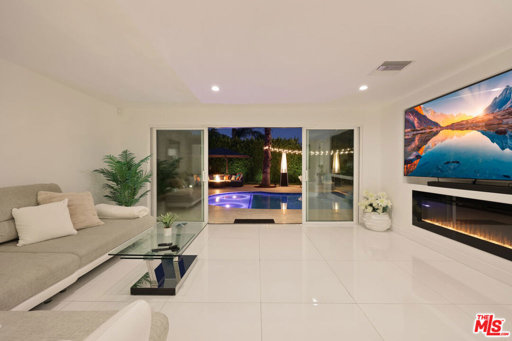 1318 N Beachwood DriveBurbank img 29