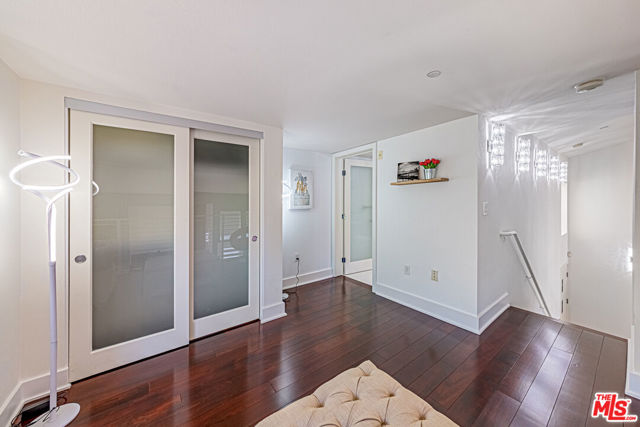 600 S Ridgeley Drive, Los Angeles CA: https://media.crmls.org/mediaz/f05cd938-a800-4979-9a23-3fb612cf0d1d.jpg