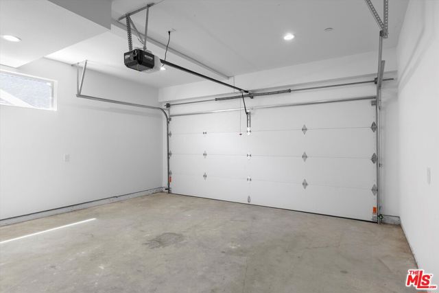 542 1/2 N Serrano Avenue, Los Angeles CA: https://media.crmls.org/mediaz/f05d5ac0-113b-4cea-be46-568eb003db52.jpg