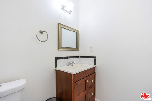 7050 Independence Avenue, Canoga Park CA: https://media.crmls.org/mediaz/f05d905e-2cb5-40d7-82ee-d43888e63063.jpg