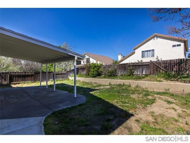 30478 Sierra Madre Drive, Temecula CA: https://media.crmls.org/mediaz/f05e217d-e3e4-463f-83ba-fc451c968292.jpg