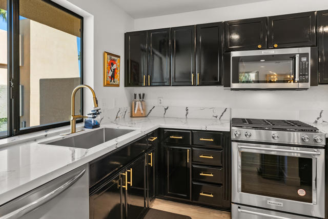 100 E Stevens Road, Palm Springs CA: https://media.crmls.org/mediaz/f05e3351-1b59-44c6-82ef-4f21ce99b169.jpg