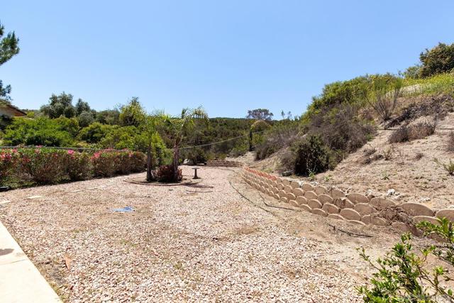 25151 Hereford Dr, Ramona CA: https://media.crmls.org/mediaz/f05e927c-3b84-48e9-8379-c9a87e224585.jpg