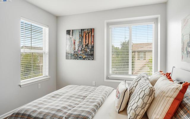 6217 Byron Ln, San Ramon CA: https://media.crmls.org/mediaz/f05e945a-2f8e-4252-b46f-804cb5926514.jpg
