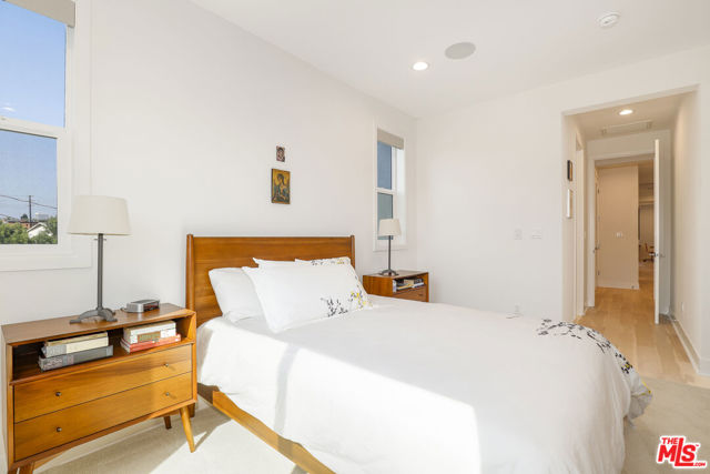 1741 S S Marvin Ave, Los Angeles CA: https://media.crmls.org/mediaz/f05f7d7a-bade-426c-ba33-376f33d3e8d3.jpg