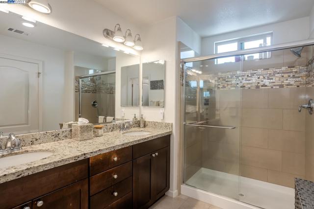 3077 Valley Of Hearts Del Pl, San Jose CA: https://media.crmls.org/mediaz/f05f8f5b-d84c-4ce6-9e0e-7869a426e38d.jpg