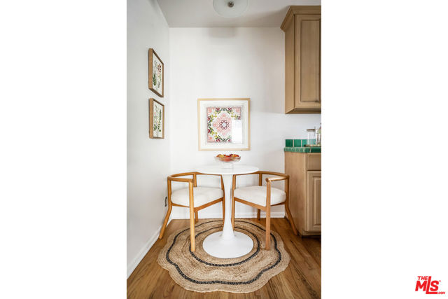 122 Thornton Place, Venice CA: https://media.crmls.org/mediaz/f05fa135-5cbe-41df-a802-dc5c82321225.jpg
