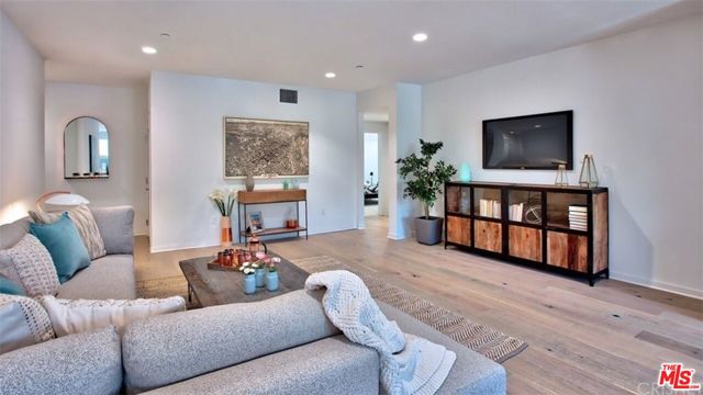 4240 Laurel Canyon Boulevard, 202 photo 7