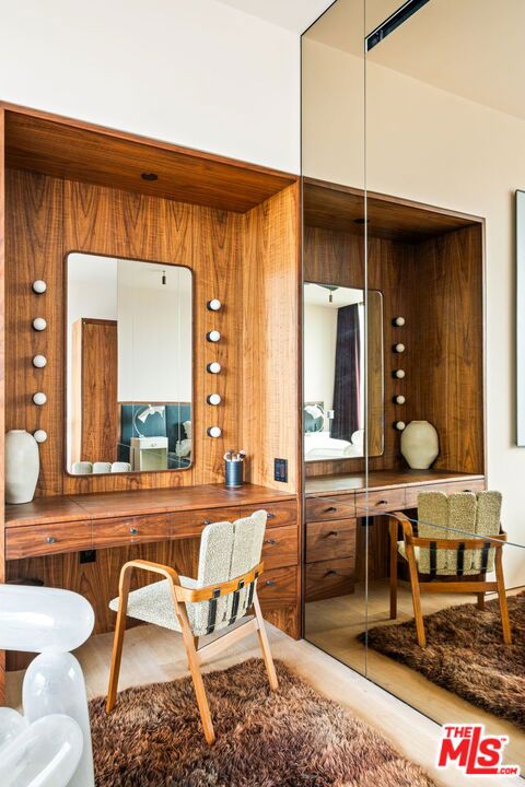 8899 Beverly Boulevard, Los Angeles CA: https://media.crmls.org/mediaz/f0601cd3-7c21-4b28-971b-ef64d222323a.jpg