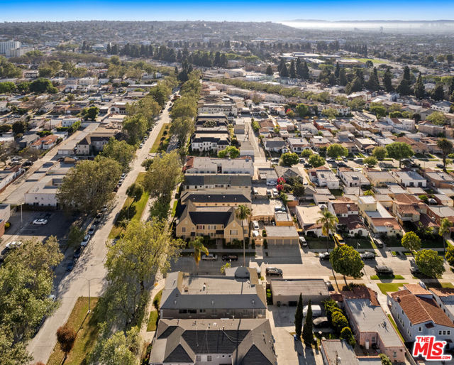4196 5th Avenue, Los Angeles CA: https://media.crmls.org/mediaz/f06046f4-4b21-4cff-a5b6-ac82024095f9.jpg
