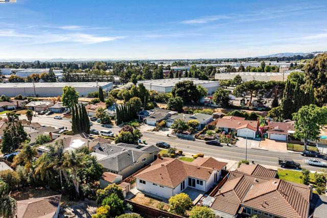 1942 Sherman Dr, Union City CA: https://media.crmls.org/mediaz/f060756f-ef1d-4028-87bc-cd7ce24fe196.jpg