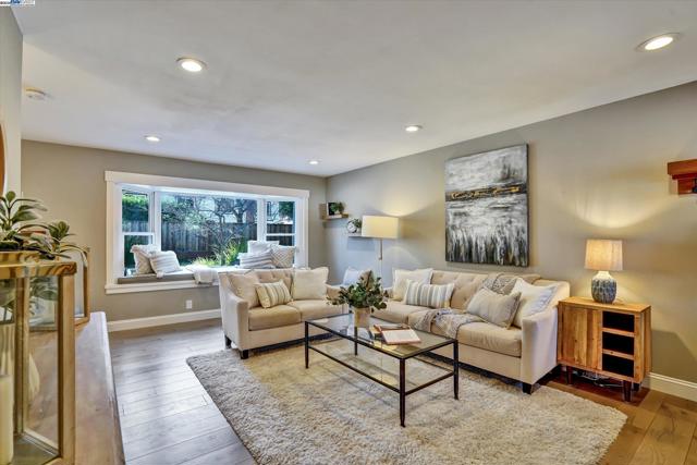 27 Serene Ct, Danville CA: https://media.crmls.org/mediaz/f0608a76-27e5-45be-ab0d-66b68fcb0f0c.jpg