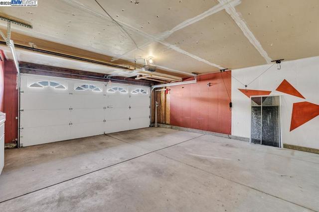 21917 Nugget Canyon Dr, Castro Valley CA: https://media.crmls.org/mediaz/f0608cda-3774-48b3-809d-d6e3639b436f.jpg