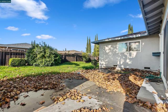 2924 N Francisco Way, Antioch CA: https://media.crmls.org/mediaz/f0608d29-a1fc-4549-ade4-7eb6697328d0.jpg