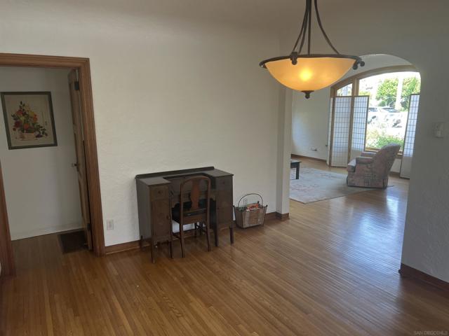 4866 Sussex Drive, San Diego CA: https://media.crmls.org/mediaz/f0611641-7207-4ff1-b3b6-eaebbc19977a.jpg