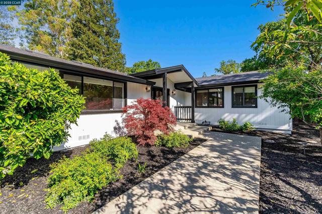 2424 San Miguel Dr, Walnut Creek CA: https://media.crmls.org/mediaz/f061e9e7-8e4a-48cc-b759-bb271fac6368.jpg