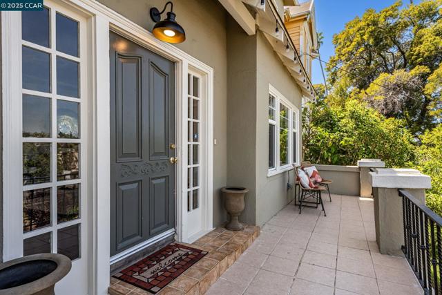 840 E 28th St., Oakland CA: https://media.crmls.org/mediaz/f06240ef-684b-4507-9aba-66acaa9dfe90.jpg