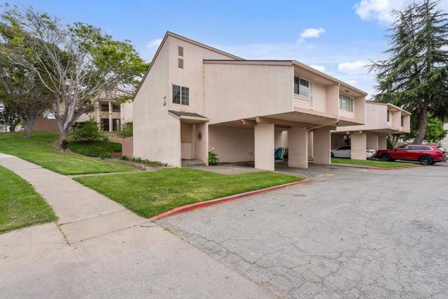918 Acosta Plaza, Salinas CA: https://media.crmls.org/mediaz/f062548f-22db-428c-bdb3-a16bcbbd6626.jpg