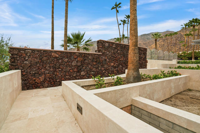 855 W Coronado Avenue, Palm Springs, CA 92262