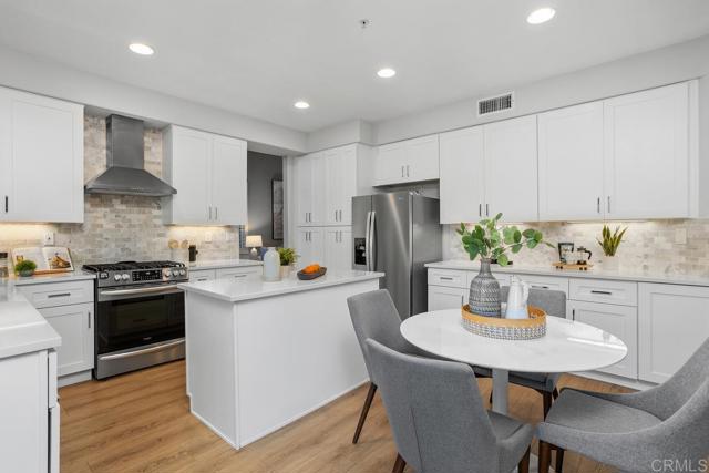 3071 Sprucewood Ln, Escondido CA: https://media.crmls.org/mediaz/f063912a-8d96-4fd3-a60a-3867124545a5.jpg