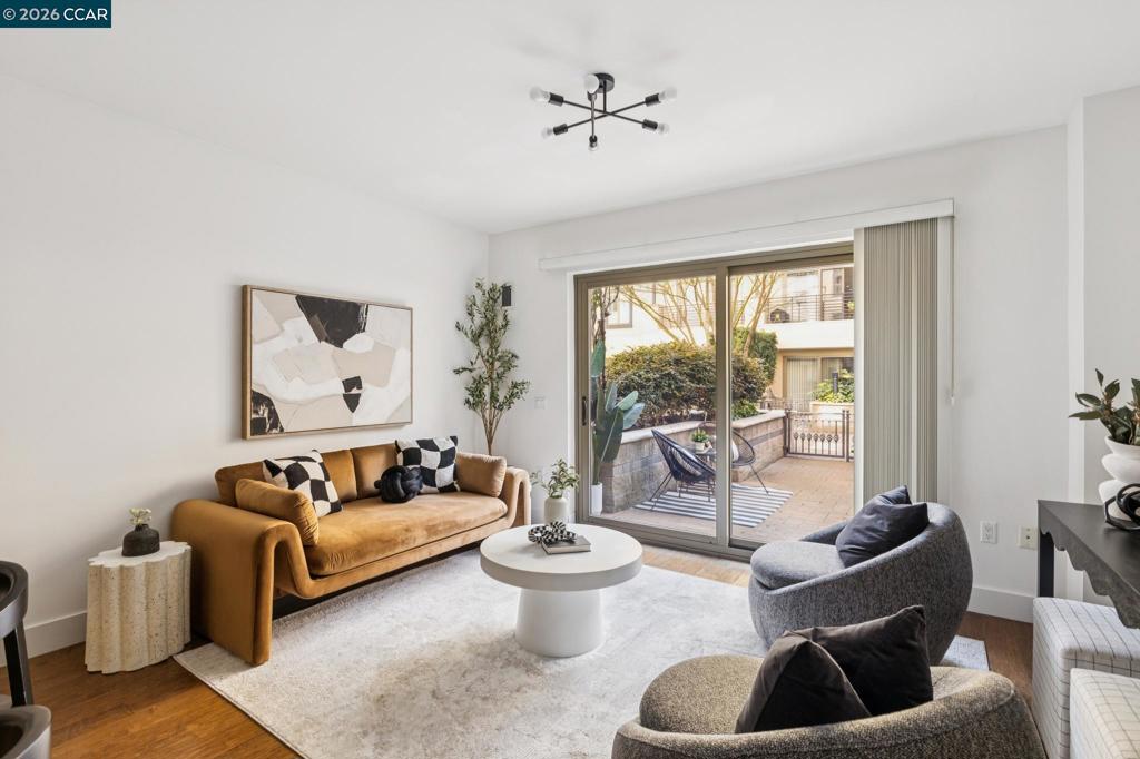 438 W Grand Ave #432