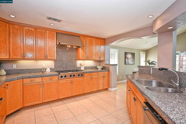 65 Dawn Dr, Pleasant Hill CA: https://media.crmls.org/mediaz/f063c238-d8a3-434f-b579-e93c6f3efd72.jpg