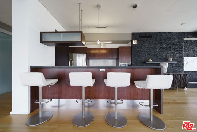 1155 S Grand Avenue, Los Angeles CA: https://media.crmls.org/mediaz/f0642a95-c1d9-484e-8afe-645b563e4491.jpg