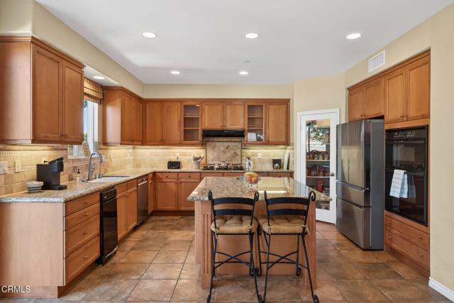 Detail Gallery Image 16 of 78 For 650 Charleston Pl, Ventura,  CA 93004 - 4 Beds | 3 Baths