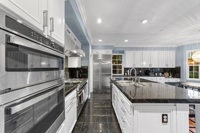 3655 Sage Canyon Drive, Encinitas CA: https://media.crmls.org/mediaz/f064a27d-842e-4e9b-9388-71bb54abc12c.jpg