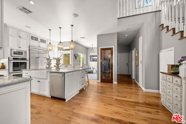 403 S Bundy Drive, Los Angeles CA: https://media.crmls.org/mediaz/f065f999-465c-4921-9c88-9b498c645aeb.jpg