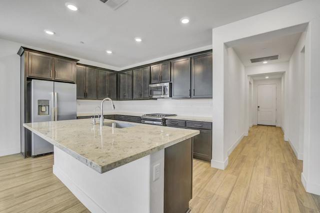 2606 Salinger Avenue, Tracy CA: https://media.crmls.org/mediaz/f066ec28-01d1-4f1d-bd3a-89fe59f4dc1b.jpg