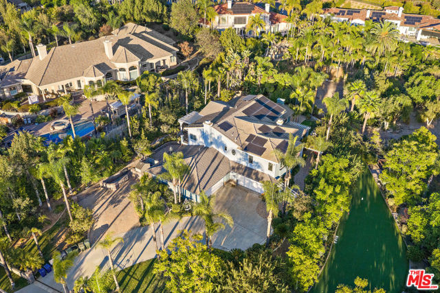 2428 Oak Canyon Place, Escondido CA: https://media.crmls.org/mediaz/f0670e32-48d8-4cb0-bfc1-fe2413349062.jpg