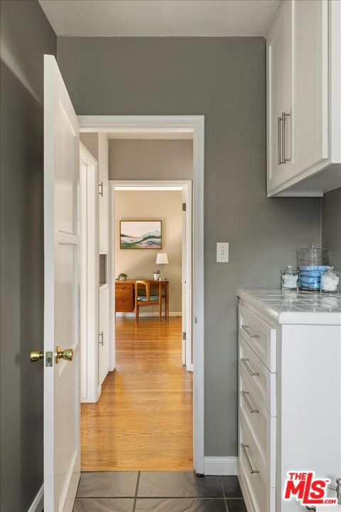 340 S Madison Way, Glendale CA: https://media.crmls.org/mediaz/f067ae58-5af4-41cb-81f7-16f6a5eda679.jpg