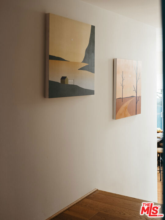https://media.crmls.org/mediaz/f067bd5c-61c1-466d-bd8a-3073526e67b6.jpg?preset=X-Large