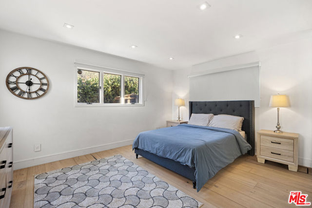 21715 Rambla Vista, Malibu CA: https://media.crmls.org/mediaz/f067c963-5243-4414-9bbd-54f7fd487aaf.jpg
