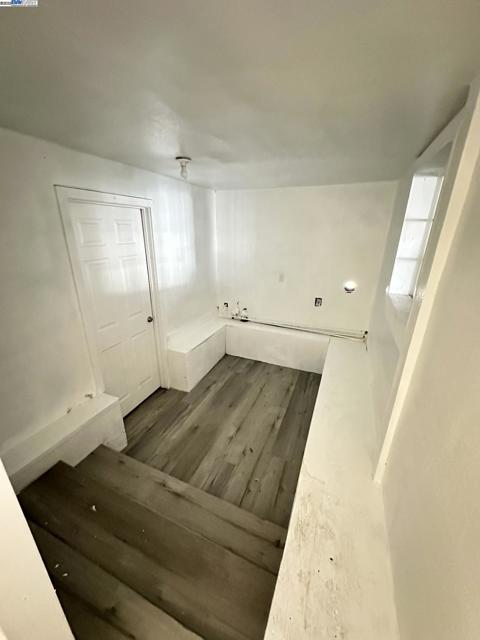 1725 96Th Ave, Oakland CA: https://media.crmls.org/mediaz/f0686db0-d1e3-4ce0-afa3-9c7d3d88705d.jpg