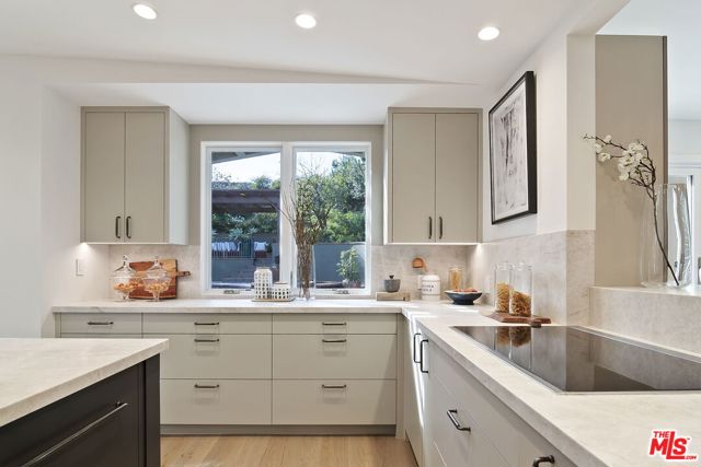 1305 Duende Lane, Pacific Palisades CA: https://media.crmls.org/mediaz/f068cd96-c1d5-4f46-bb1a-a6d55f0057cf.jpg