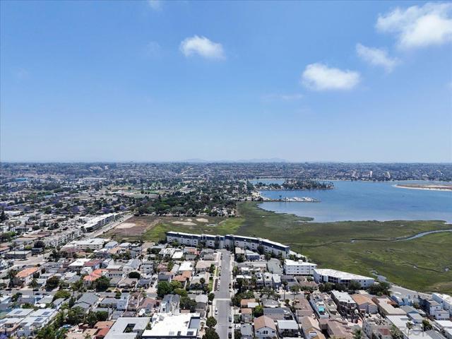 4007 Crown Point Drive, San Diego CA: https://media.crmls.org/mediaz/f068ef8d-e2f1-49f8-9c4d-d494f3c24ced.jpg