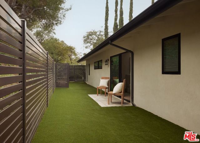 15674 Royal Ridge Road, Sherman Oaks CA: https://media.crmls.org/mediaz/f068fec2-80cb-4dda-ad1d-2c66f9d4896d.jpg