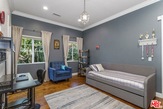 4728 Vesper Avenue, Sherman Oaks CA: https://media.crmls.org/mediaz/f0693721-72ee-4bc6-b850-87f0ff6aa991.jpg