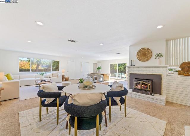 957 Ina Dr, Alamo CA: https://media.crmls.org/mediaz/f06961fe-cdc7-4254-bbb0-c2be2a2334bd.jpg