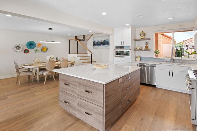89 Tunapuna Ln, Coronado CA: https://media.crmls.org/mediaz/f06a185b-4017-4d30-9b88-4e3ebeac40ff.jpg