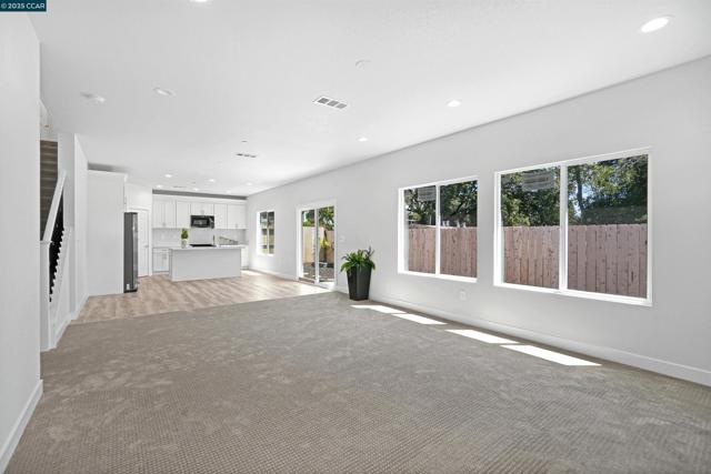 2722 Cowell Rd, Concord CA: https://media.crmls.org/mediaz/f06a31ee-0b6c-47e6-bbd4-154f21c89693.jpg
