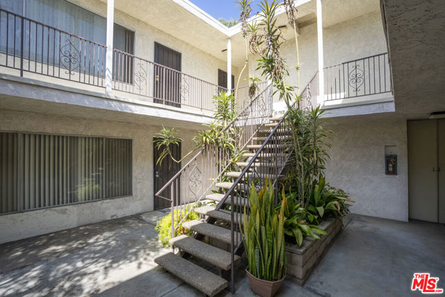 12756 Venice Boulevard, Los Angeles CA: https://media.crmls.org/mediaz/f06ab151-d436-47ed-b186-809ccc646397.jpg