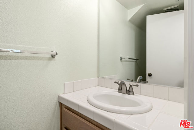 27050 Riversbridge Way, Valencia CA: https://media.crmls.org/mediaz/f06b285f-e123-4ca2-bf2b-b5f28e38b649.jpg