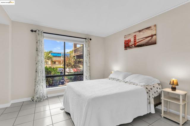 470 N N Civic Drive, Walnut Creek CA: https://media.crmls.org/mediaz/f06c6928-9b6c-427e-ba7d-bcdf74bb741a.jpg