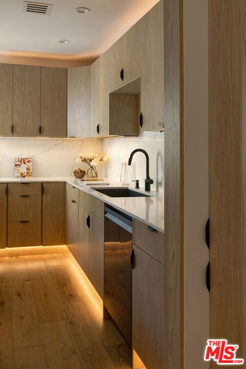 1233 N Laurel Avenue, West Hollywood CA: https://media.crmls.org/mediaz/f06cf85e-7fa8-4b5f-aed7-0c24e9aef6d2.jpg