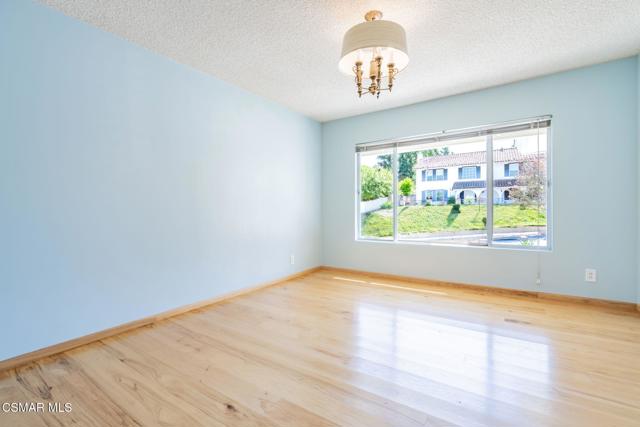 2085 Rayshire Street, Thousand Oaks CA: https://media.crmls.org/mediaz/f06d5a41-b0e2-49d9-87a1-0e8230c0919e.jpg