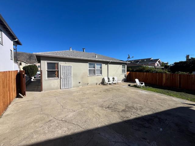 210 7th Lane, South San Francisco CA: https://media.crmls.org/mediaz/f06d8312-26dd-4100-97e0-e3df35ee65b3.jpg